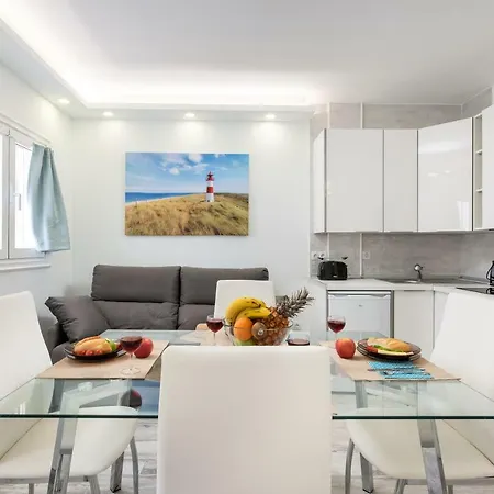 C104b Brand New Elegant Pool! Apartment *